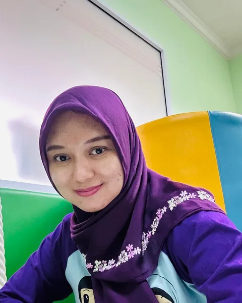 Fithri Nur Shobah, Amd. OT, SKM